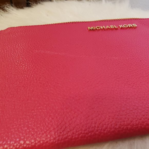 Michael Kors Clutch wristlet hot pink “barbie core” - Picture 2 of 8